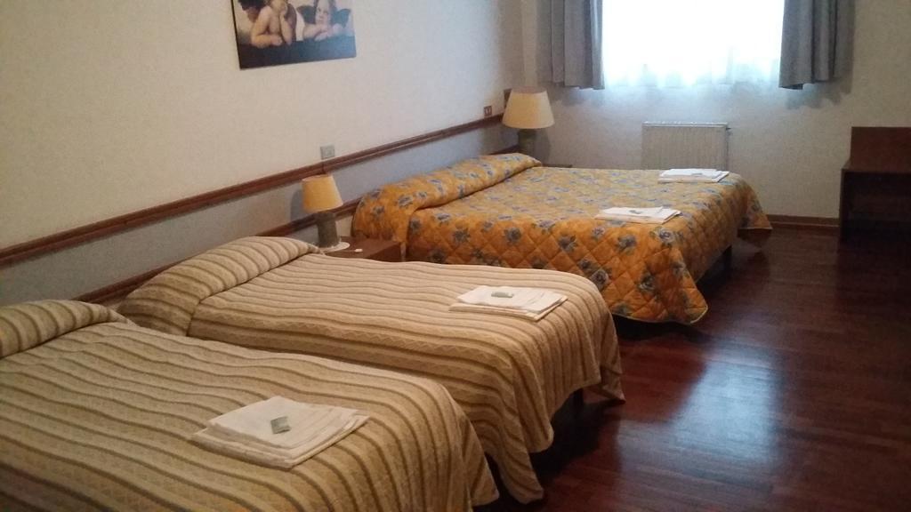 Hotel Cristallo Assergi Extérieur photo